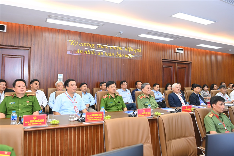 Đoàn đại biểu Quốc hội thăm Trung tâm Dữ liệu Quốc gia về dân cư